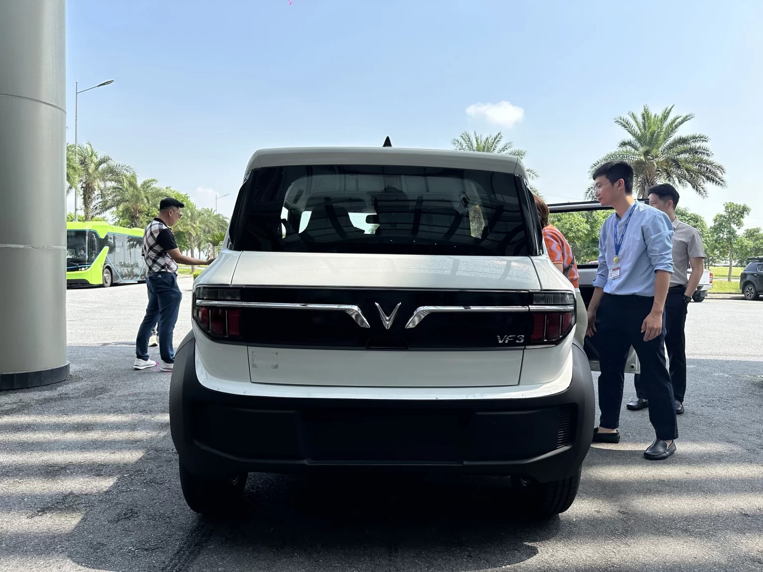 Ngoại thất nổi bật với c&aacute;c khối h&igrave;nh học mạnh mẽ
